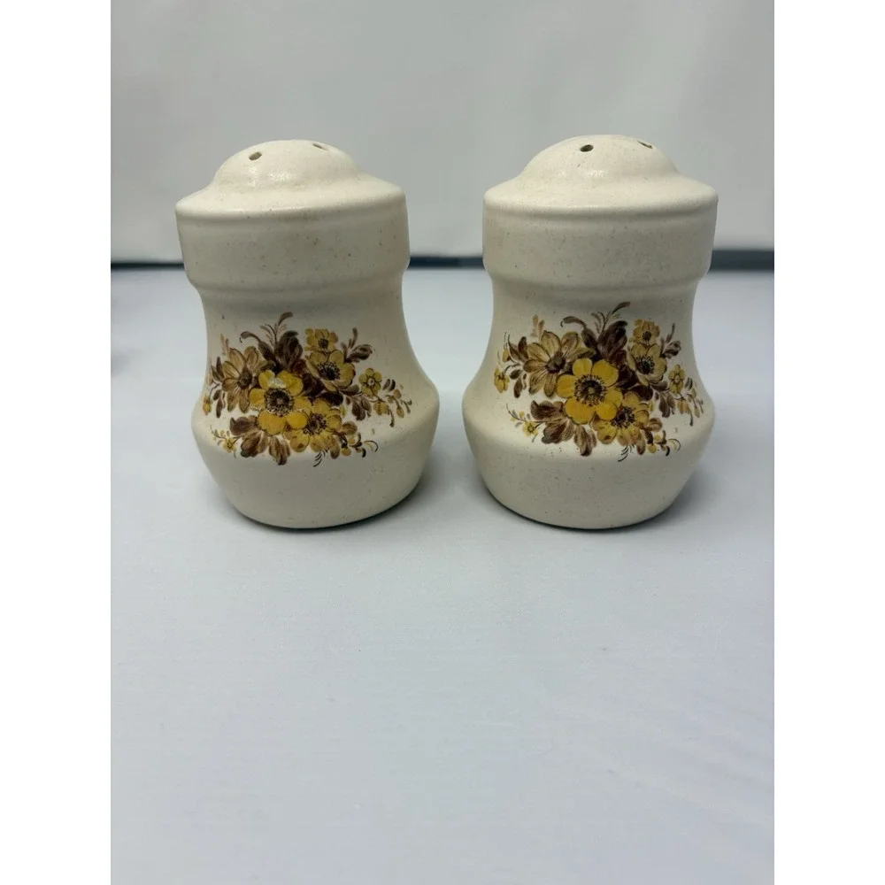 Crockery Inc. USA Stoneware Salt and Pepper Shaker set Floral Vintage Yellow MCM